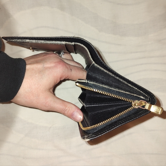 Louis Vuitton GUC+ Epi Porte-Monnaie Billets Tresor Wallet Black (W168) - Picture 6 of 13